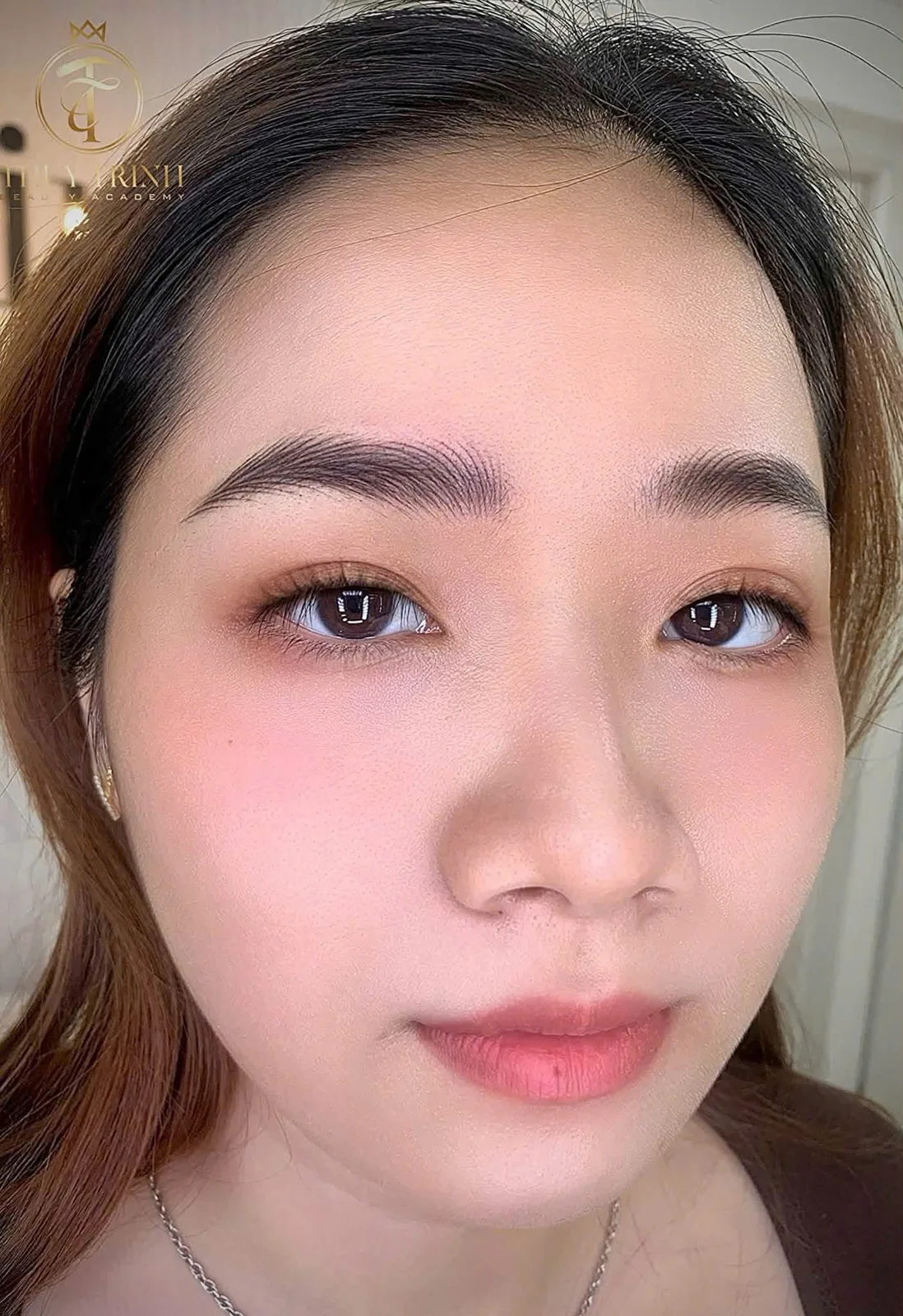 Cận cảnh gương mặt mộc của khách hàng sau khi hoàn thiện chân mày sợi và môi