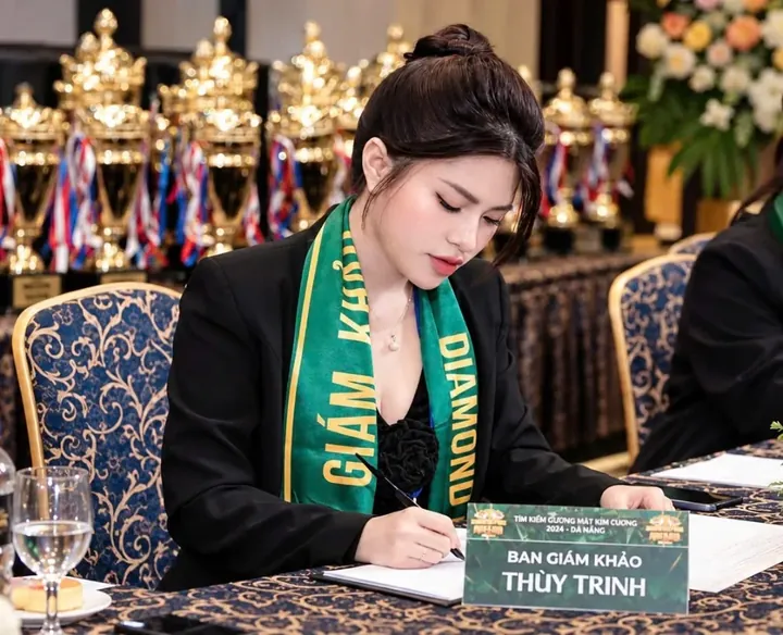 Ban Giám Khảo Phun Xăm PMU Quốc Tế