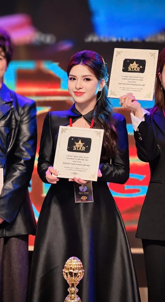 Chứng Nhận Vinh Danh Chuyên Gia Trình Diễn Tại Chương Trình Star Beauty Award Quốc Tế