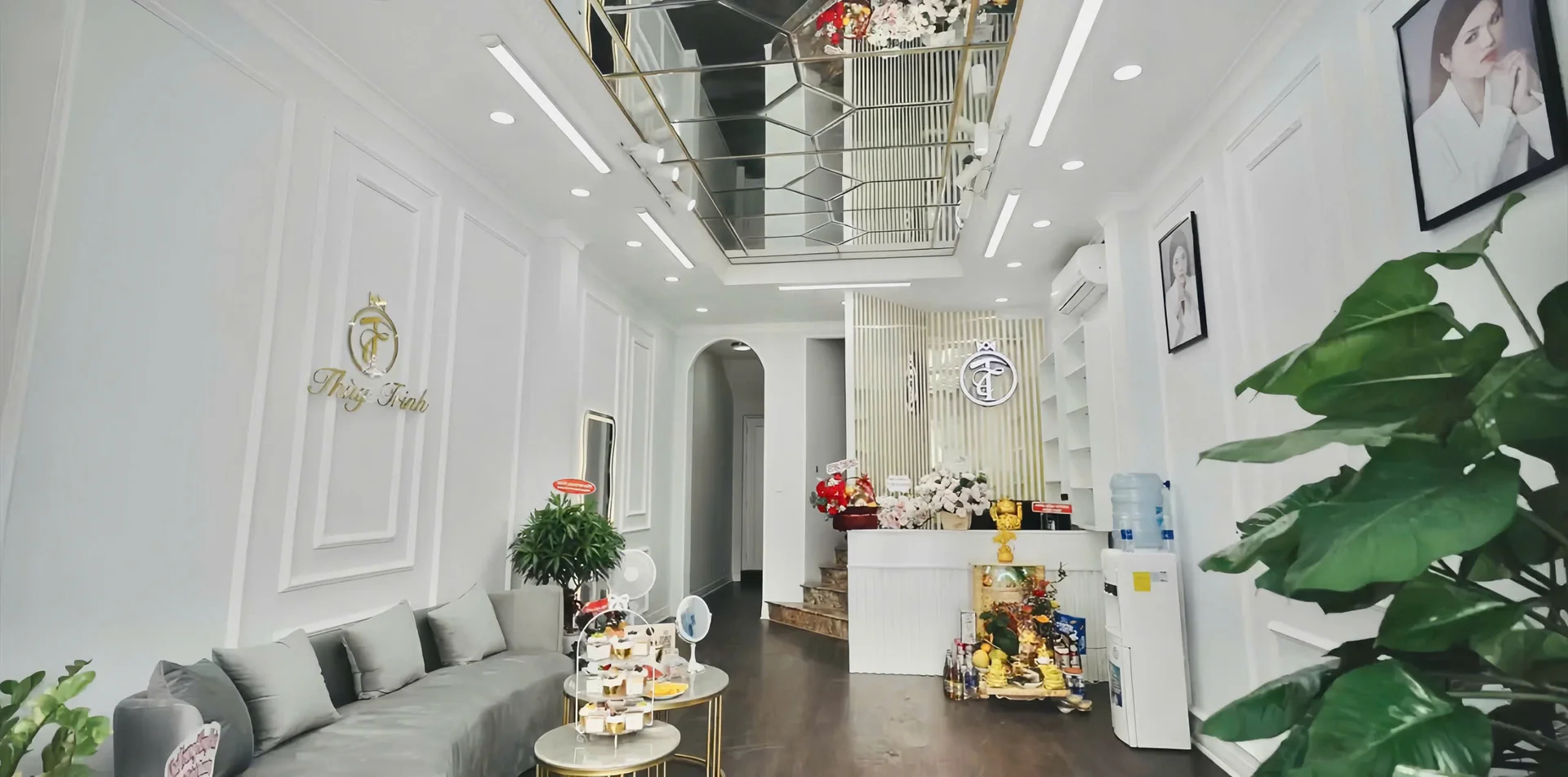 Sảnh đón tiếp hoàng gia sang trọng tại Viện Thẩm Mỹ Thuỳ Trinh 427 Hải Phòng Đà Nẵng